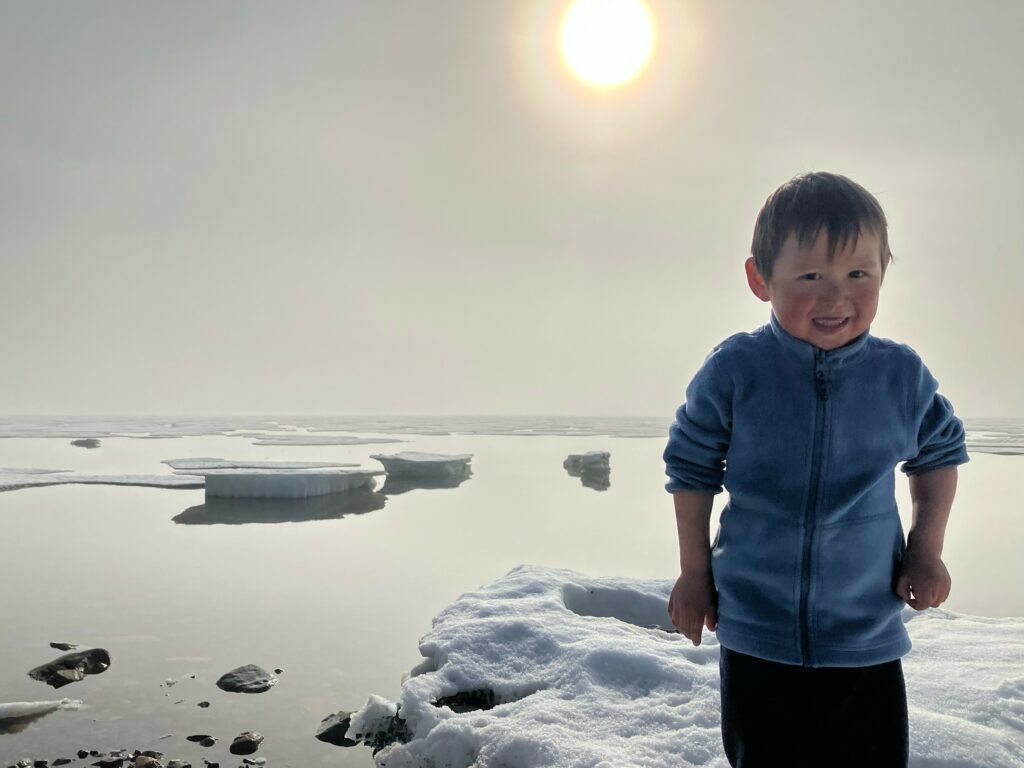 tu as mis de la crème solaire ? Clare @NunavutBirder@mas.to George of the Tundra 