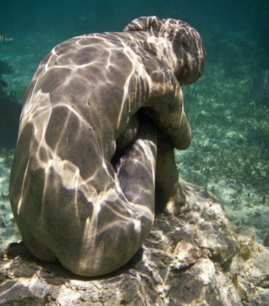 penser à s'hydrater. Jason deCaires Taylor, Museo Atlantico, Canaries, au large de l'île de Lanzarote. tags : statue, la fraîcheur des fonds marins