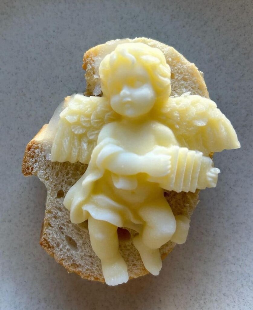 le beurre - l'ami angélique du petit-déjeuner. @iamlaurajackson, sculpture sur beurre, la pureté en tartine